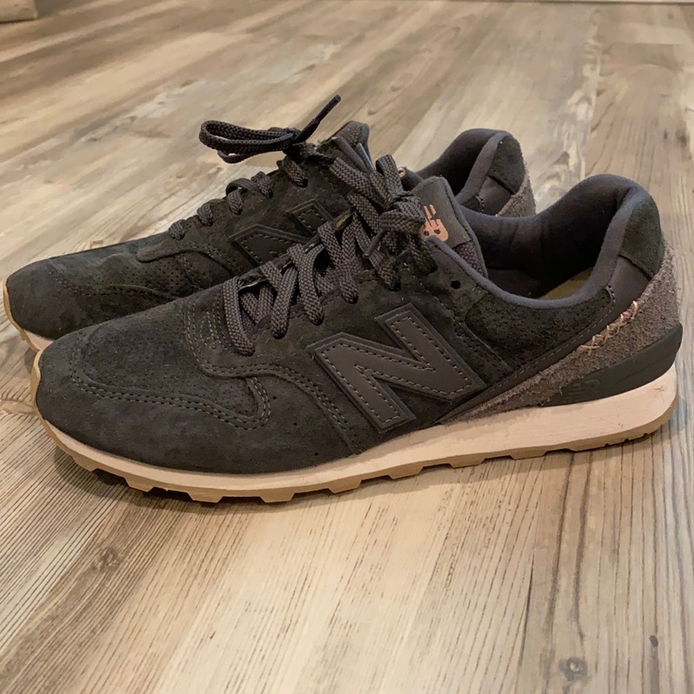 Almost NEW- New Balance w/ BOX
